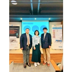 東洋紡代表 曹國倩 理事長與宿谷 賢一 教授
